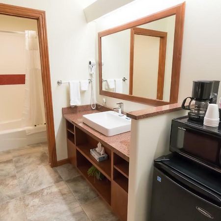 Shepherd Mountain Inn & Suites Pilot Knob エクステリア 写真