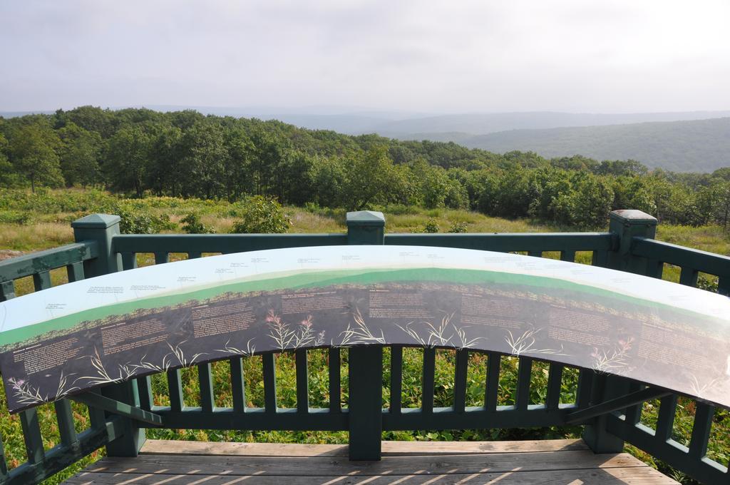 Shepherd Mountain Inn & Suites Pilot Knob 部屋 写真