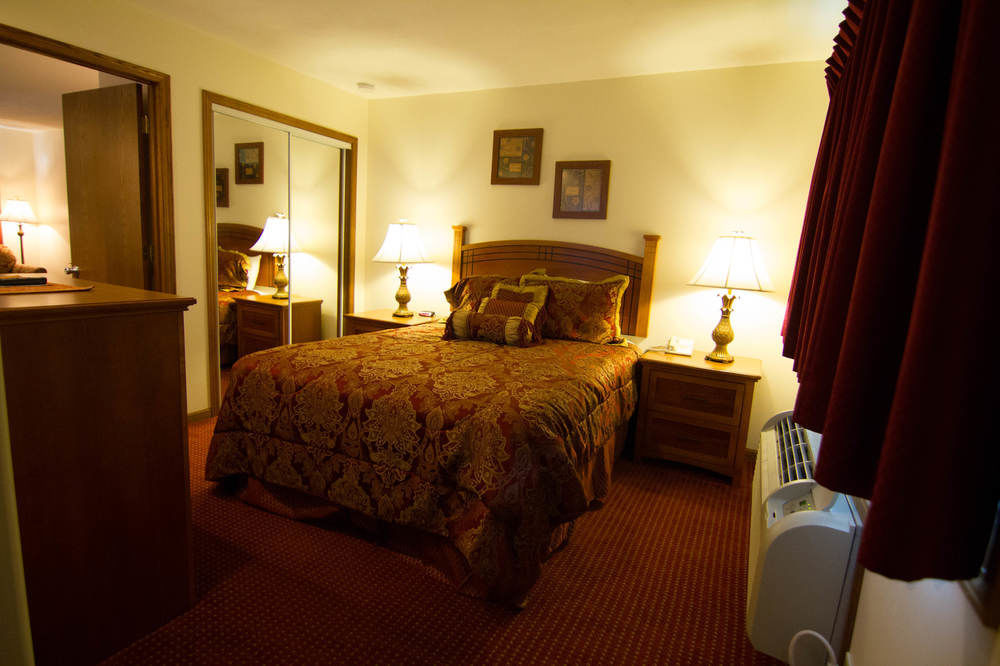 Shepherd Mountain Inn & Suites Pilot Knob エクステリア 写真