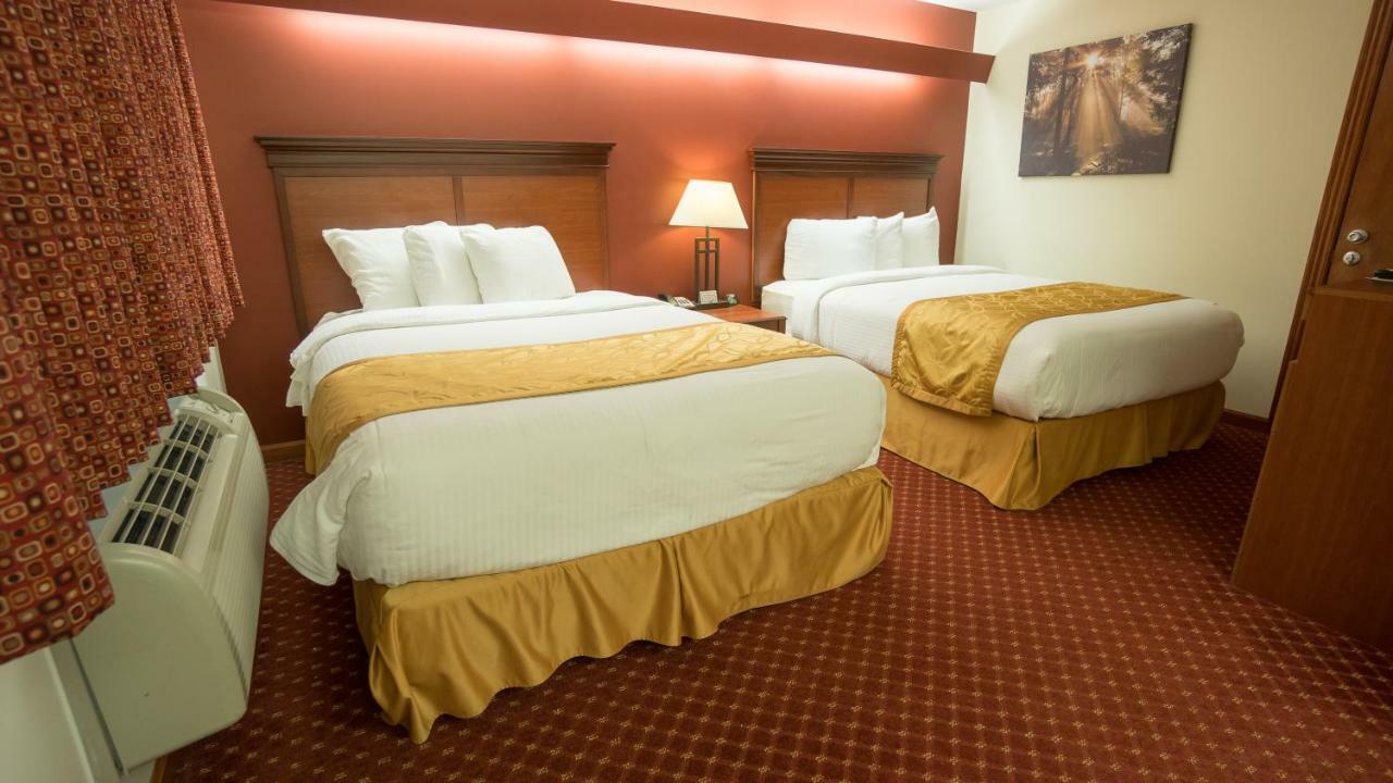 Shepherd Mountain Inn & Suites Pilot Knob エクステリア 写真