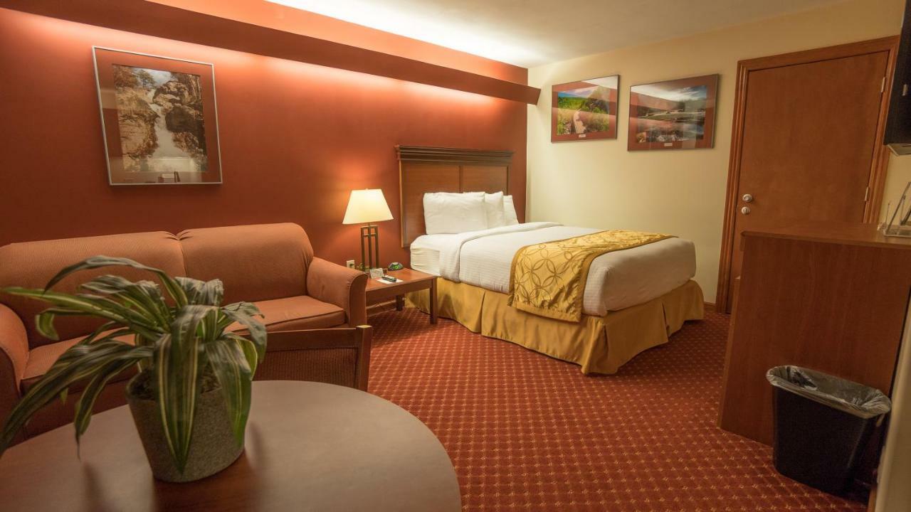Shepherd Mountain Inn & Suites Pilot Knob エクステリア 写真