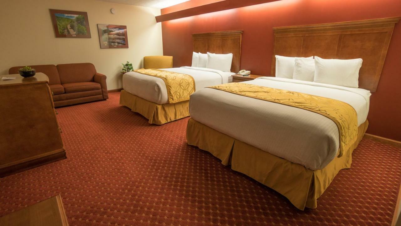 Shepherd Mountain Inn & Suites Pilot Knob エクステリア 写真