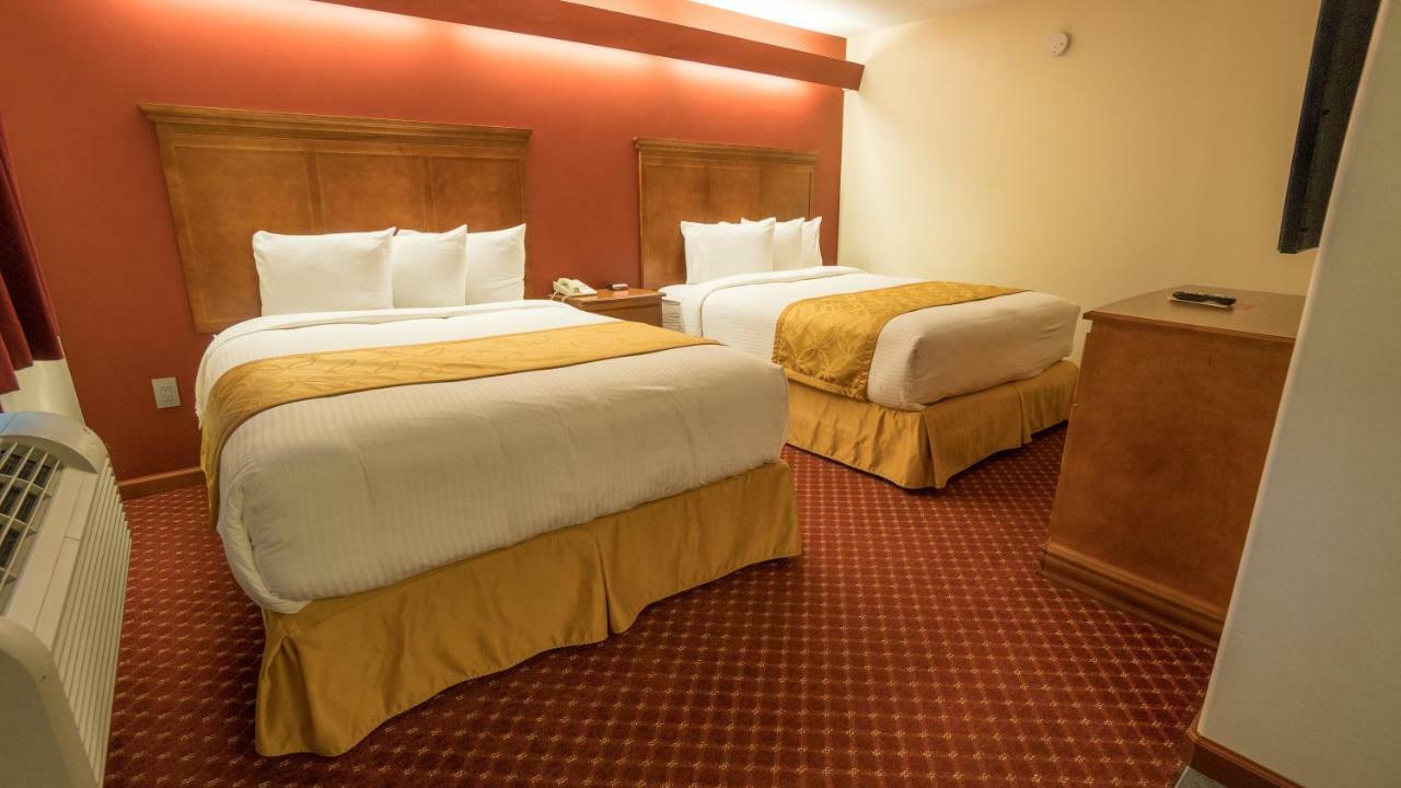 Shepherd Mountain Inn & Suites Pilot Knob エクステリア 写真
