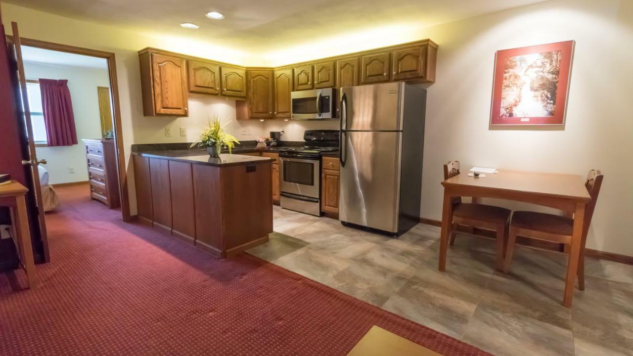 Shepherd Mountain Inn & Suites Pilot Knob エクステリア 写真