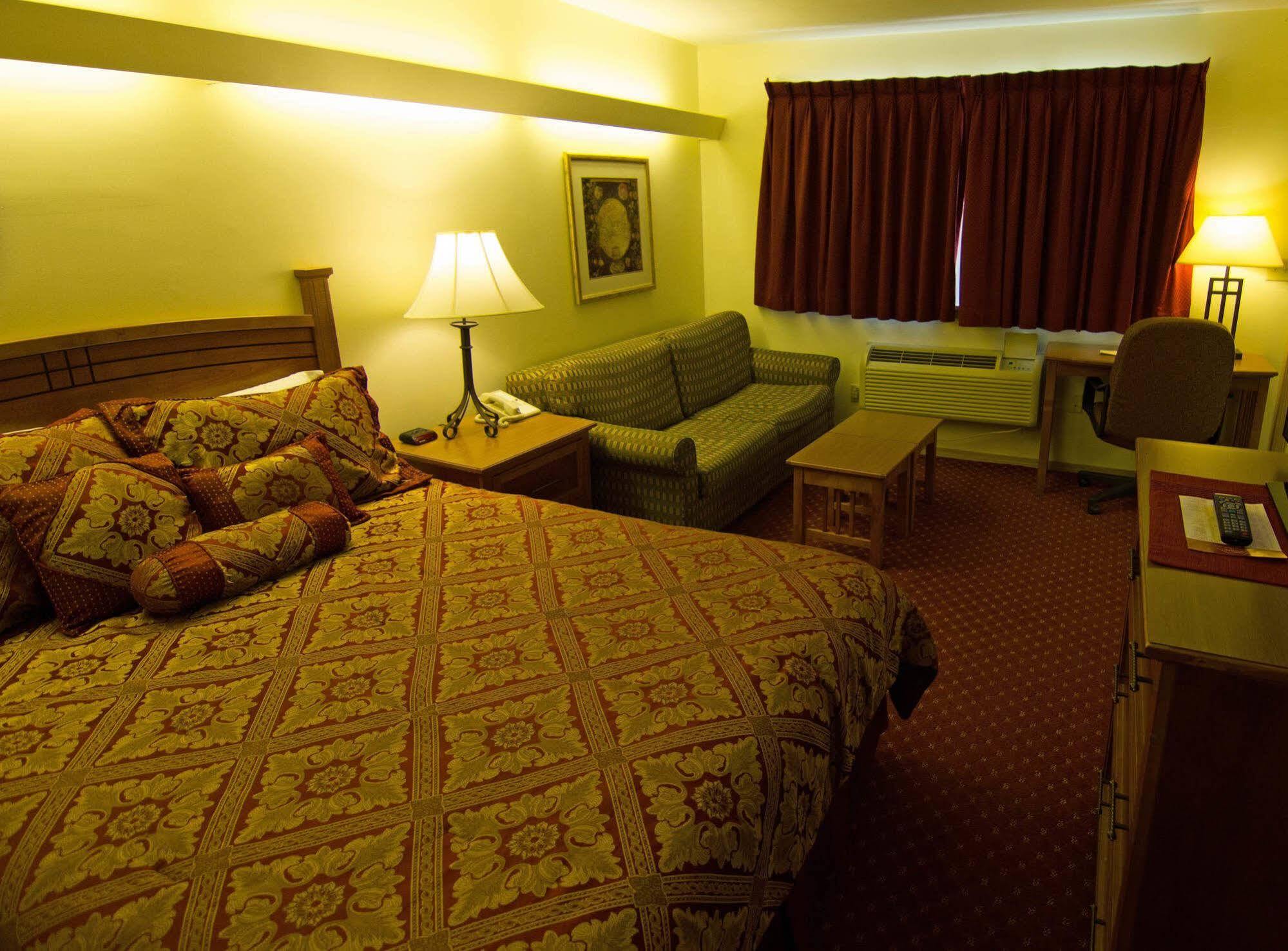 Shepherd Mountain Inn & Suites Pilot Knob エクステリア 写真